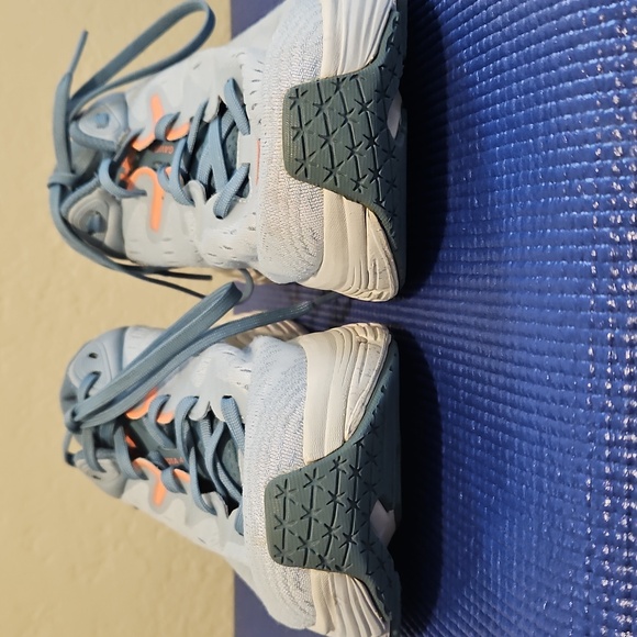 Hoka One One - Graviota 4, Size 8.5 D (Wide) - Picture 3 of 15